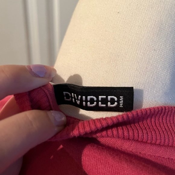 Divided H&M Decication Varsity Preppy Sweatshirt Top Pink White Size Small - Picture 5 of 6